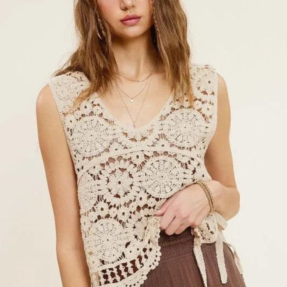 Self Side Tie Detailed Crochet Vest Top